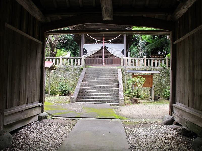衣奈八幡神社（和歌山県日高郡由良町）