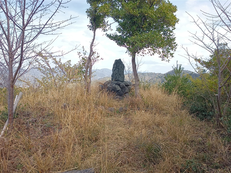 須佐神社元宮跡地の石碑と参道の写真画像集