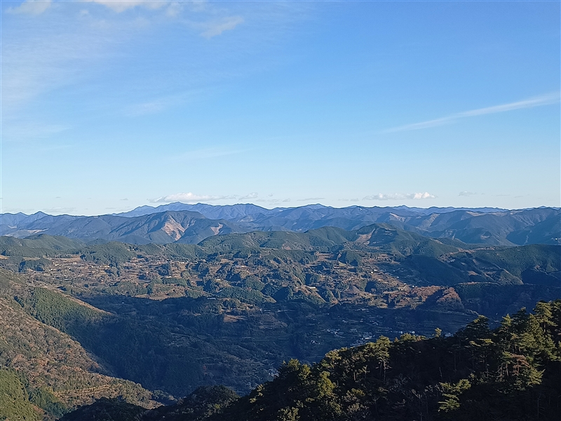 高尾山展望塔（和歌山県）山頂606ｍから見た風景と登山道写真画像