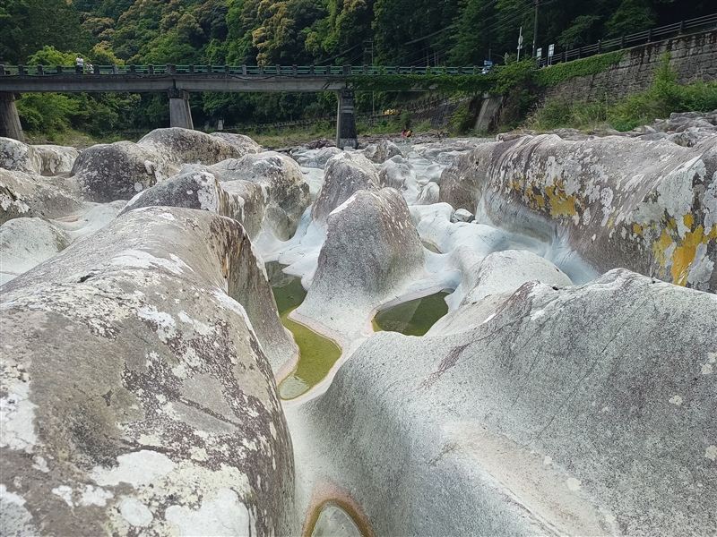 滝の拝 7ｍ（和歌山県古座川町）の写真画像集