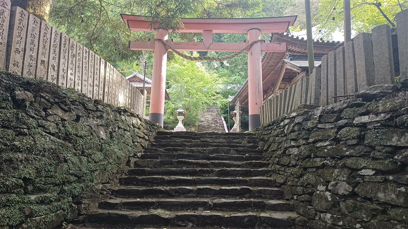 鞆淵八幡神社（和歌山県紀の川市）の写真画像集