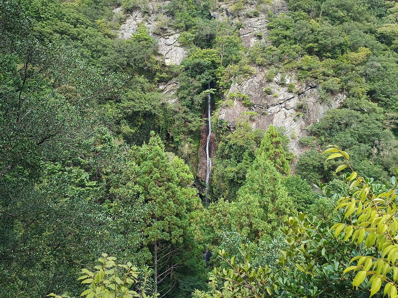 次の滝　46ｍ（和歌山県有田郡有田川町）の写真画像集