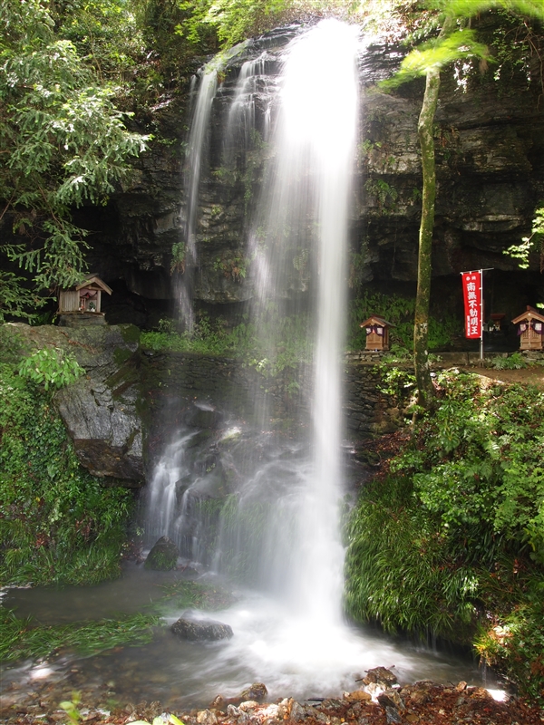 裏見の滝 20ｍ（2023年、和歌山県下津町）の写真画像集